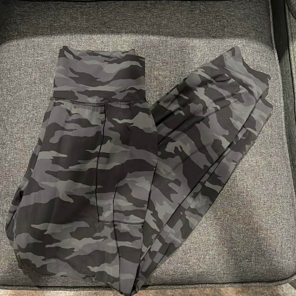Athleta Salutation Camo Jogger
